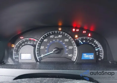 2014 Toyota Camry Xle V6 z USA, uszkodzony, nr VIN 4T1BK1FK9EU024696